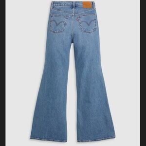 NWT LEVIS Ribcage Bell flare Jeans size 25